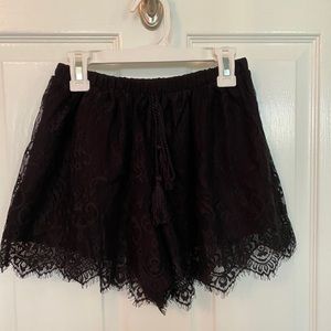 Black lace short